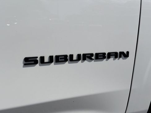 Used 2024 Chevrolet Suburban Z71 w/ Luxury Package image 12