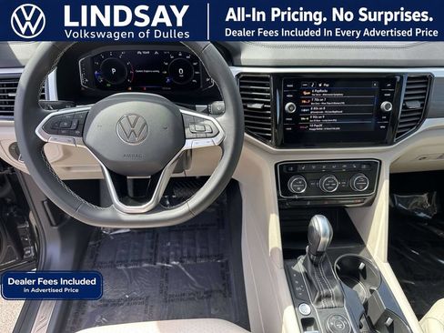 Used 2023 Volkswagen Atlas SE w/ Panoramic Sunroof Package AWD/4WD image 10