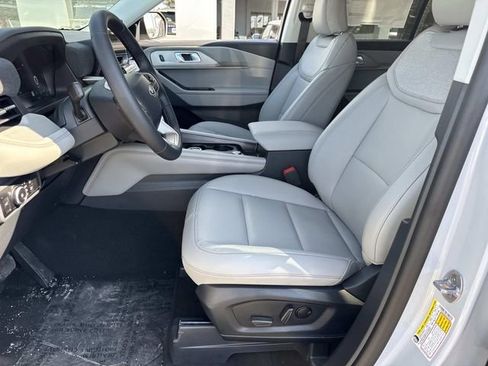 New 2026 Ford Explorer Active w/ Active Comfort Package RWD image 19