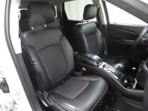 Used 2015 Dodge Journey Crossroad w/ Flexible Seating Group image 23