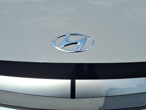 Used 2024 Hyundai Ioniq 5 SE AWD/4WD image 11