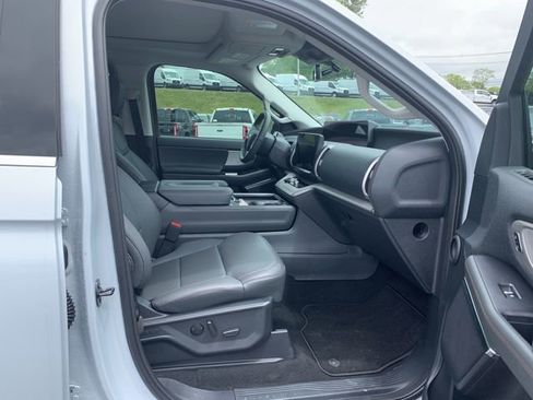 New 2025 Ford Expedition Active RWD image 19
