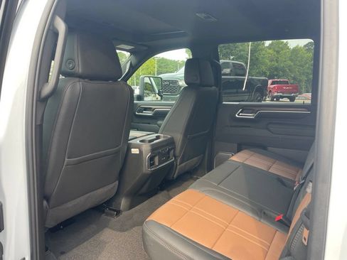Used 2026 Chevrolet Silverado 2500 High Country w/ High Country Premium Package AWD/4WD image 8