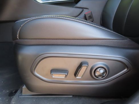 New 2025 Jeep Grand Cherokee Limited w/ Luxury Tech Group II image 10