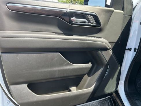 Used 2025 Chevrolet Tahoe LT AWD/4WD image 11