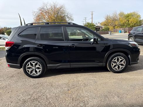 Used 2023 Subaru Forester Premium image 6