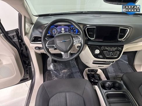 Used 2021 Chrysler Pacifica Touring w/ Cold Weather Group image 17