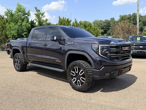 Used 2024 GMC Sierra 1500 AT4 w/ Technology Package AWD/4WD image 8