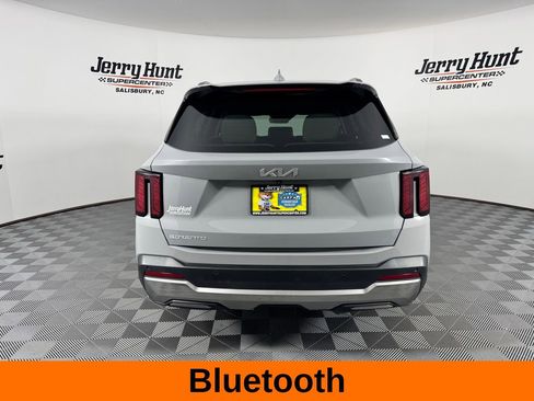 Used 2025 Kia Sorento S image 7