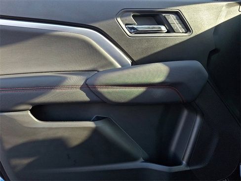 Used 2025 Chevrolet Colorado Z71 w/ Technology Package image 14