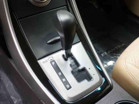 Used 2013 Hyundai Elantra GLS w/ Preferred Pkg FWD image 18