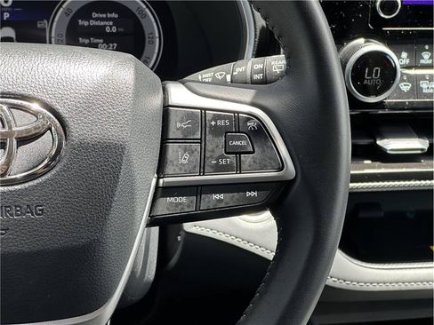 Used 2025 Toyota Highlander XSE AWD/4WD image 21