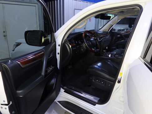 Used 2017 Lexus LX 570 4WD image 20