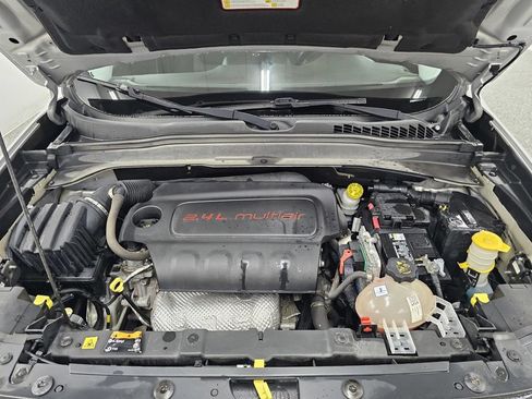 Used 2015 Jeep Renegade Latitude AWD/4WD image 11