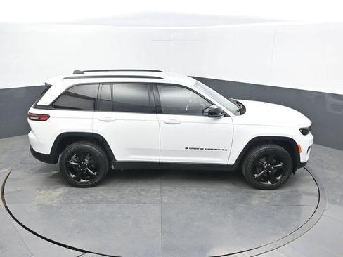 Used 2023 Jeep Grand Cherokee Altitude image 49