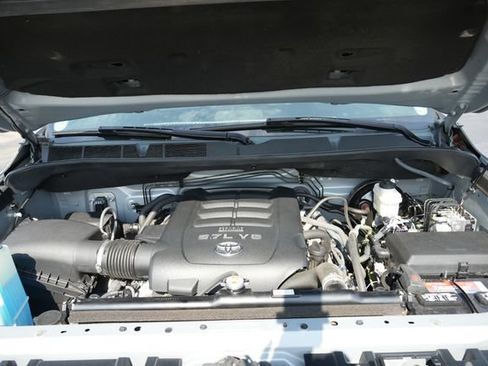 Used 2021 Toyota Tundra Limited w/ Limited Premium Package AWD/4WD image 15