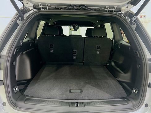 New 2025 Jeep Grand Cherokee Laredo image 13