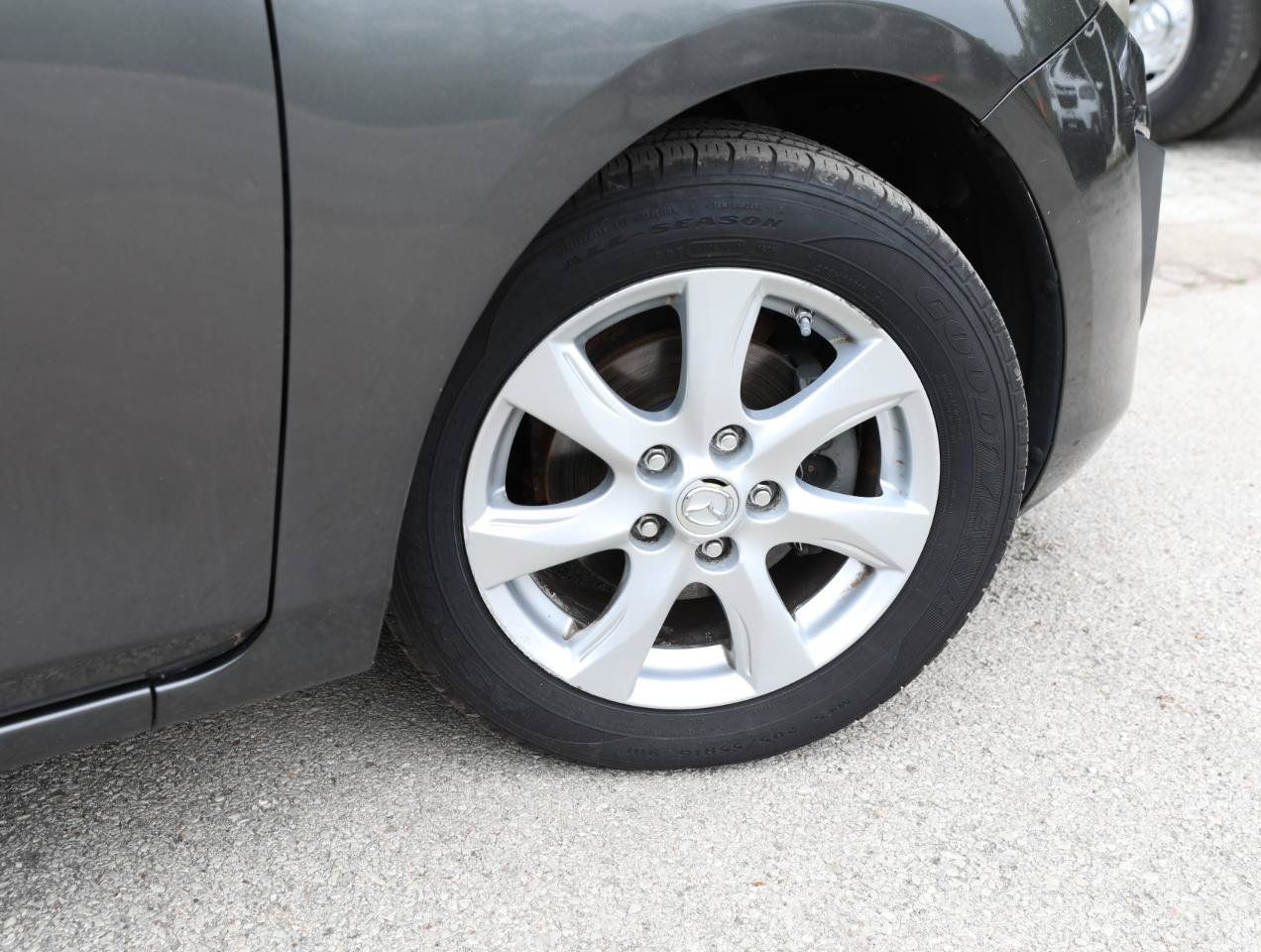 Used 2010 MAZDA MAZDA3 i Touring FWD image 9