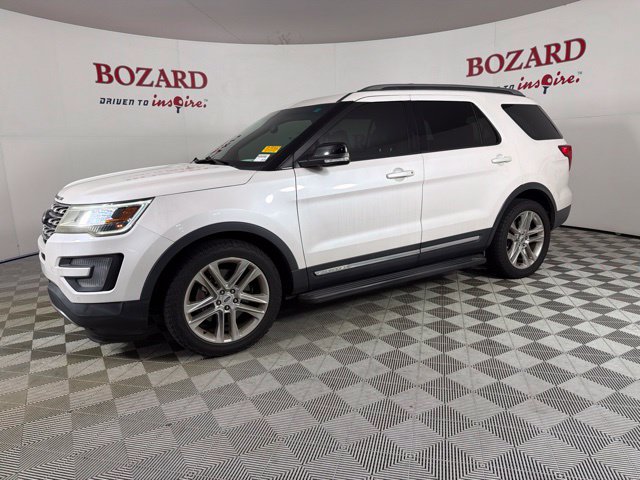 Used 2017 Ford Explorer XLT w/ Equipment Group 202A FWD image 7