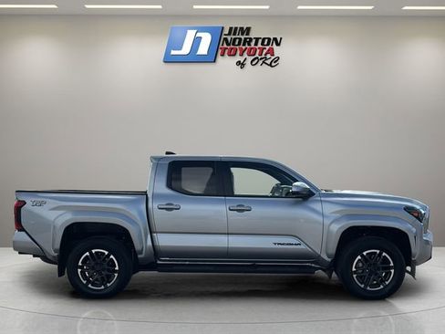Used 2024 Toyota Tacoma TRD Sport RWD image 4