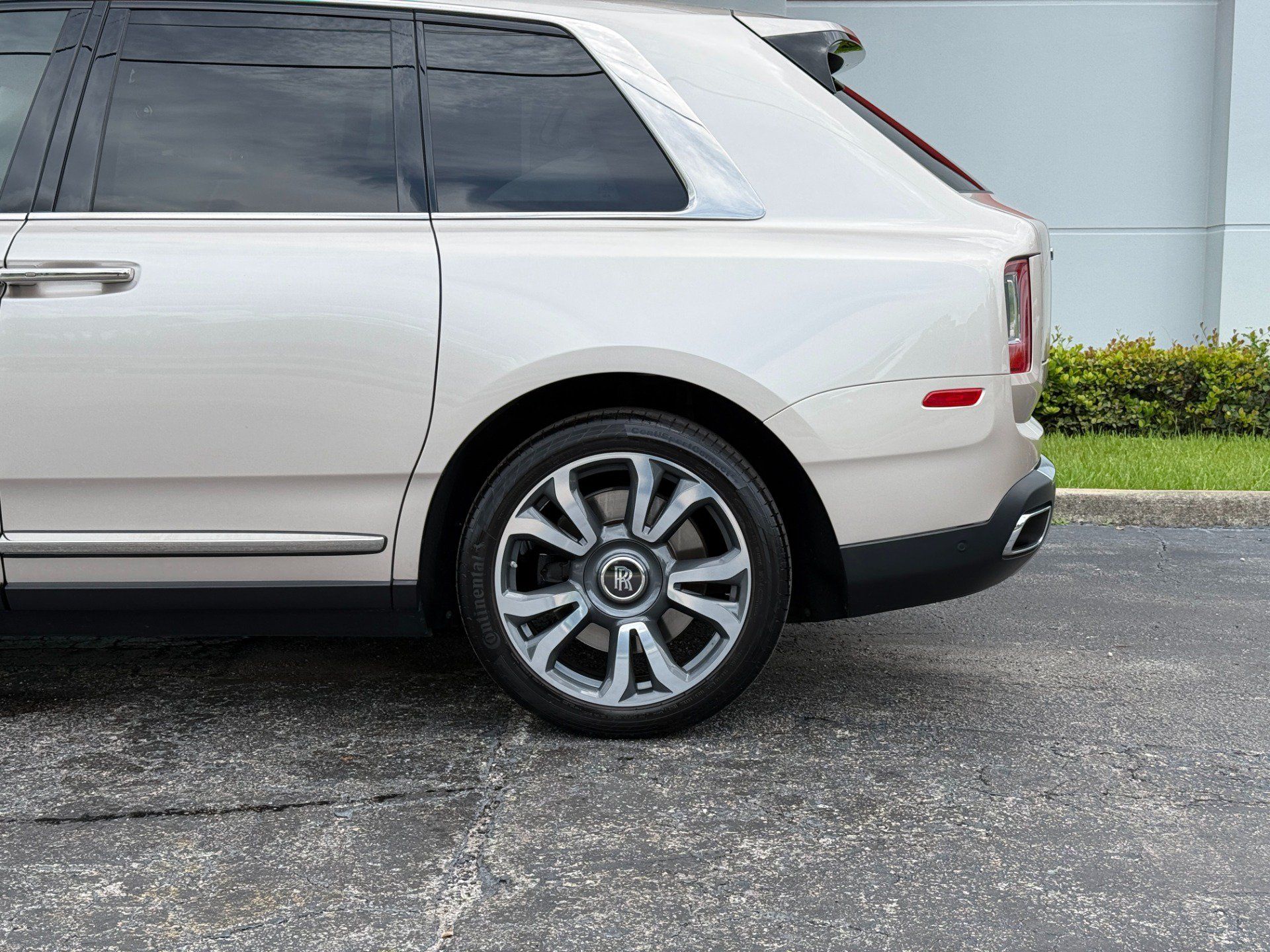 Used 2020 Rolls-Royce Cullinan AWD/4WD image 12