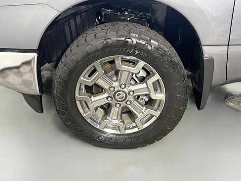 Used 2019 Nissan Titan SL w/ Chrome Package AWD/4WD image 38