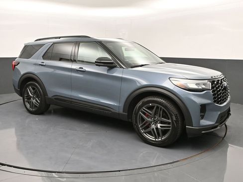 Used 2025 Ford Explorer ST w/ Sun And Sound Package image 2