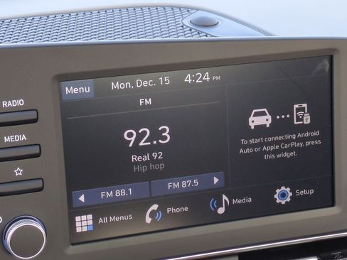 Used 2025 Hyundai Elantra Sport image 13