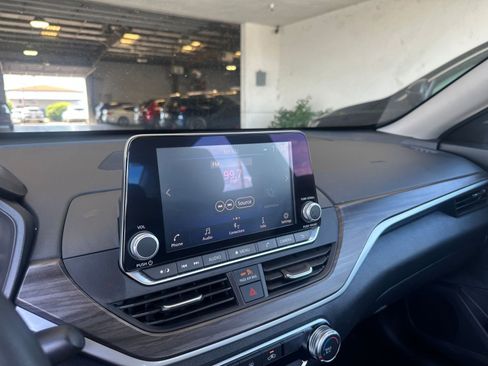 Used 2025 Nissan Altima 2.5 SV FWD image 20