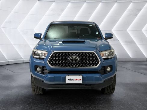 Used 2019 Toyota Tacoma TRD Sport image 2