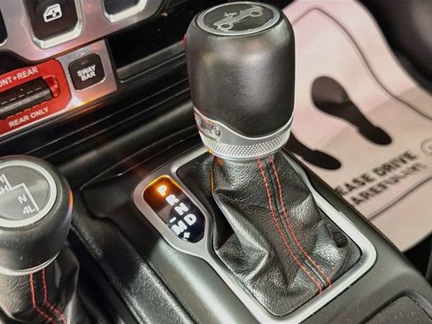 Used 2019 Jeep Wrangler Rubicon w/ Uconnect 4C Nav & Sound Group AWD/4WD image 17