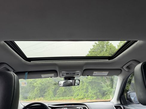 Used 2019 Toyota Highlander XLE AWD/4WD image 24