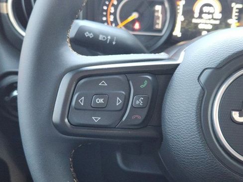 Used 2025 Jeep Gladiator Sport image 29