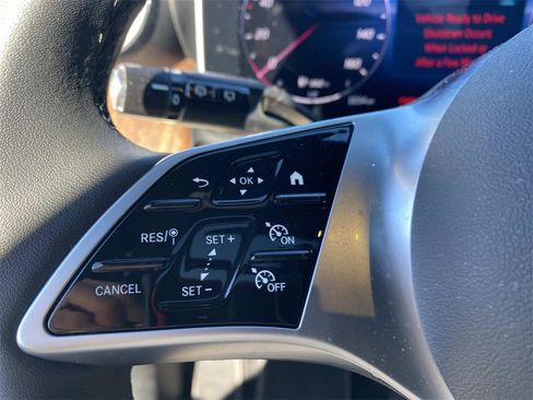 Used 2025 Mercedes-Benz GLC 300 image 19