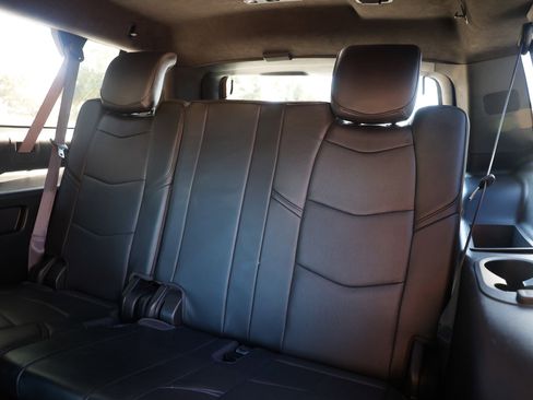 Used 2017 Cadillac Escalade ESV Platinum image 27