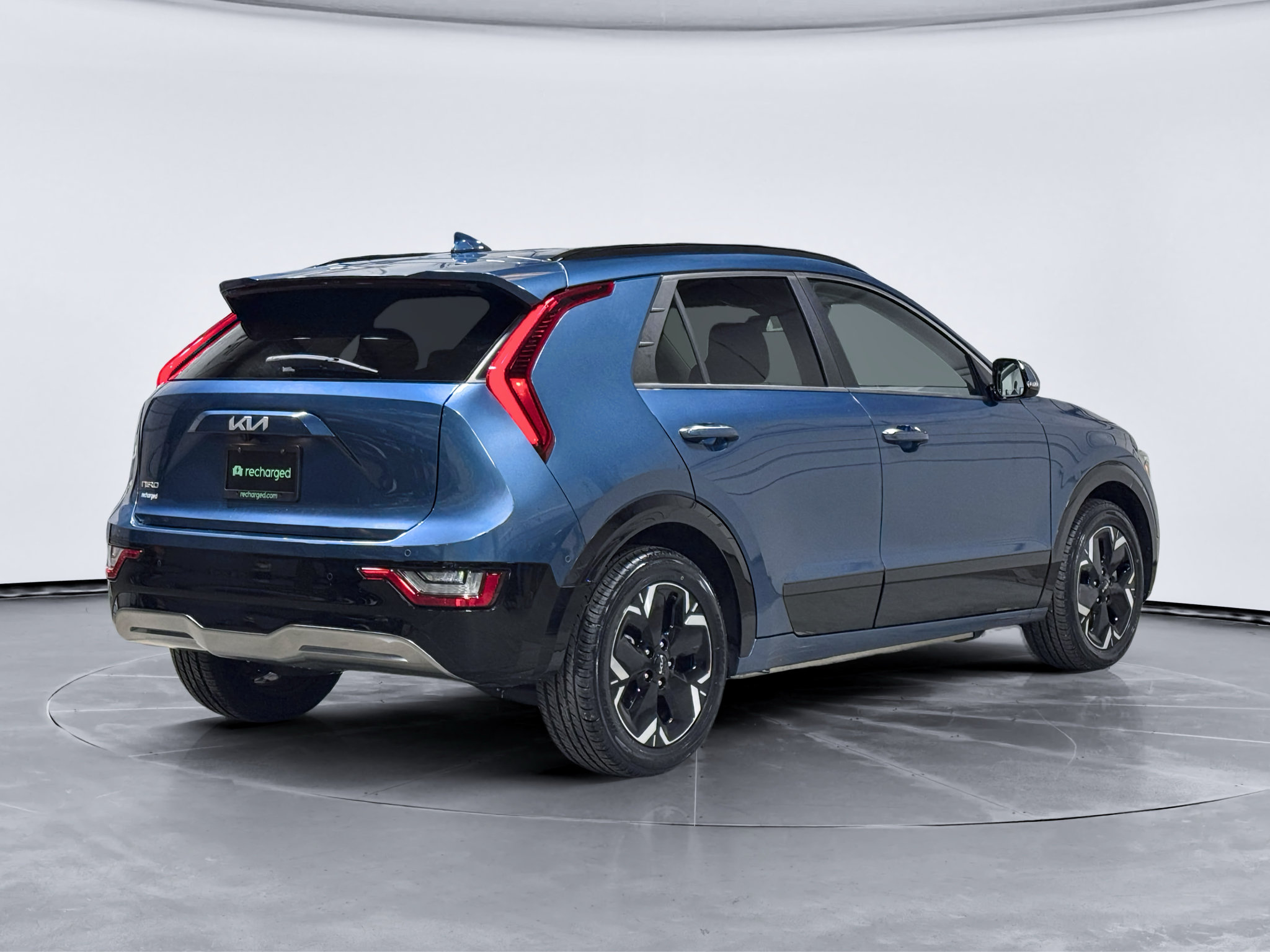 Used 2024 Kia Niro Wave w/ Wave Preserve Package FWD image 3