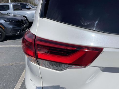 Used 2019 Toyota Highlander LE image 15