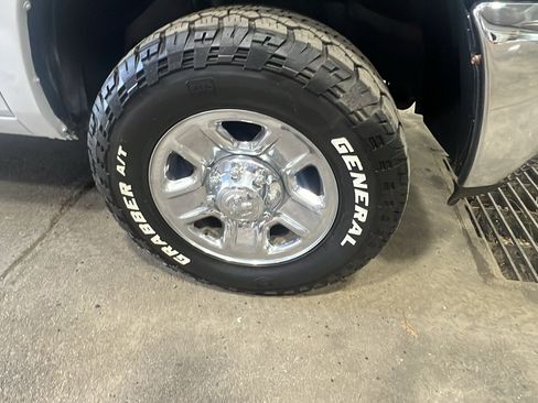 Used 2018 RAM 2500 SLT AWD/4WD image 9