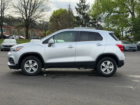 Used 2018 Chevrolet Trax LT w/ LT Convenience Package image 3