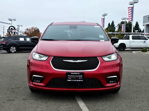 New 2026 Chrysler Pacifica Select FWD image 2