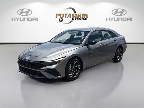 Certified 2025 Hyundai Elantra Sport FWD image 1
