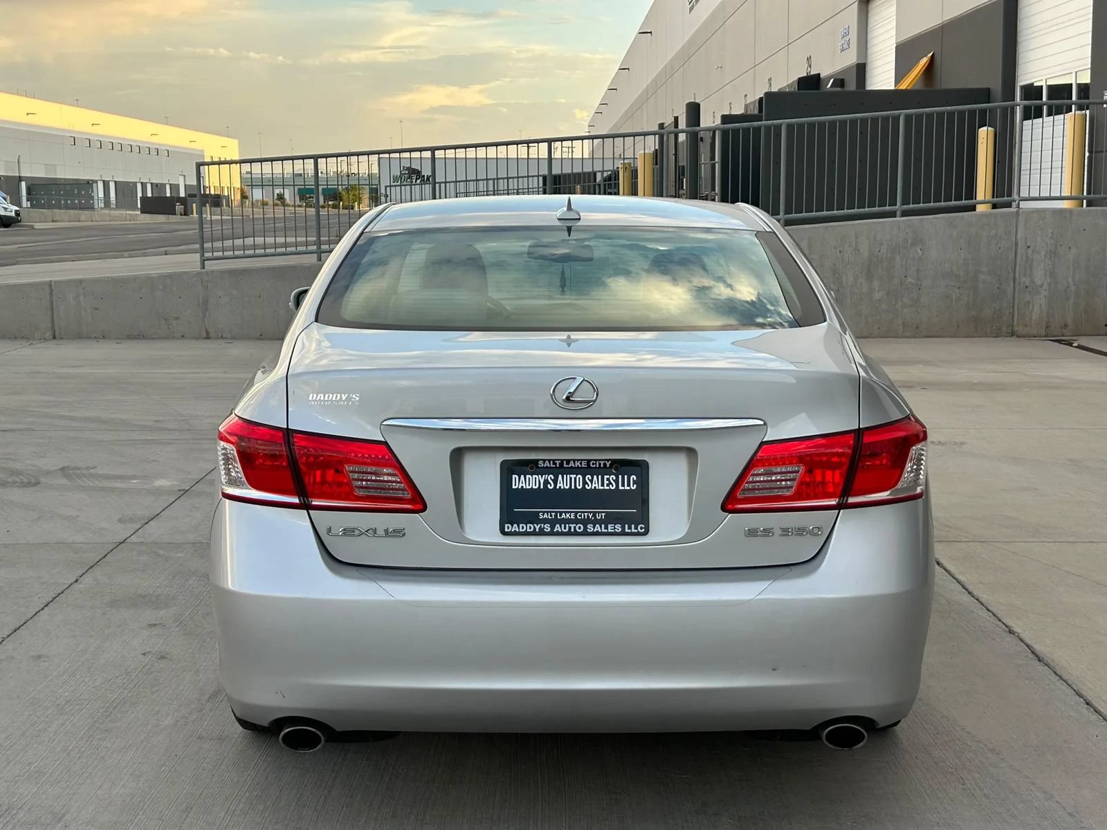 Used 2010 Lexus ES 350 w/ Preferred Accessory Package FWD image 4