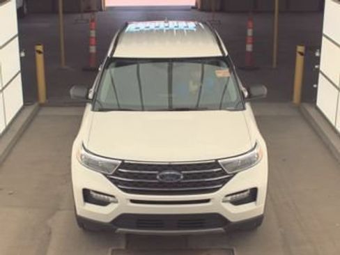 Used 2024 Ford Explorer XLT w/ Equipment Group 202A AWD/4WD image 2