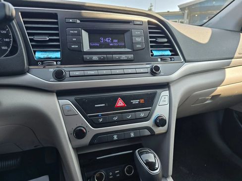 Used 2017 Hyundai Elantra SE FWD image 26