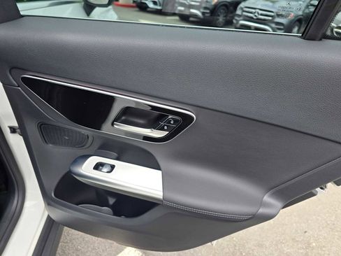 Used 2026 Mercedes-Benz GLC 300 image 13