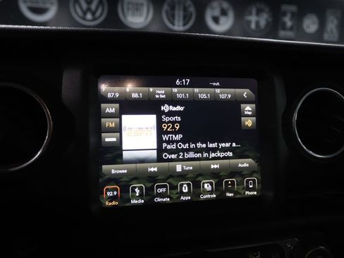 Used 2019 Jeep Wrangler Unlimited Sahara image 31