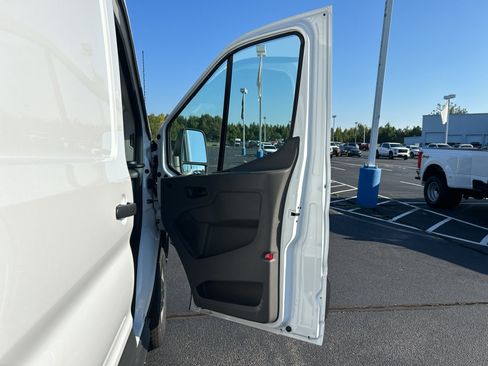 New 2026 Ford Transit 250 148 Medium Roof RWD image 18