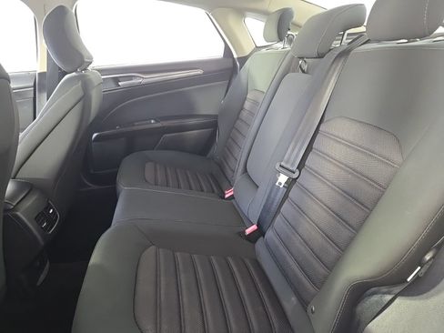 Used 2019 Ford Fusion SE FWD image 12