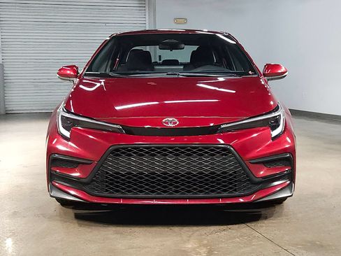 Used 2025 Toyota Corolla SE FWD image 2