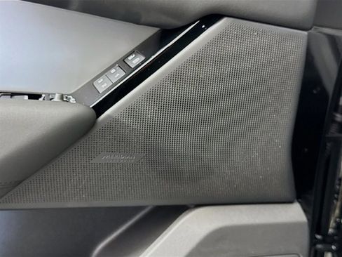 Used 2025 Land Rover Range Rover Velar S image 21